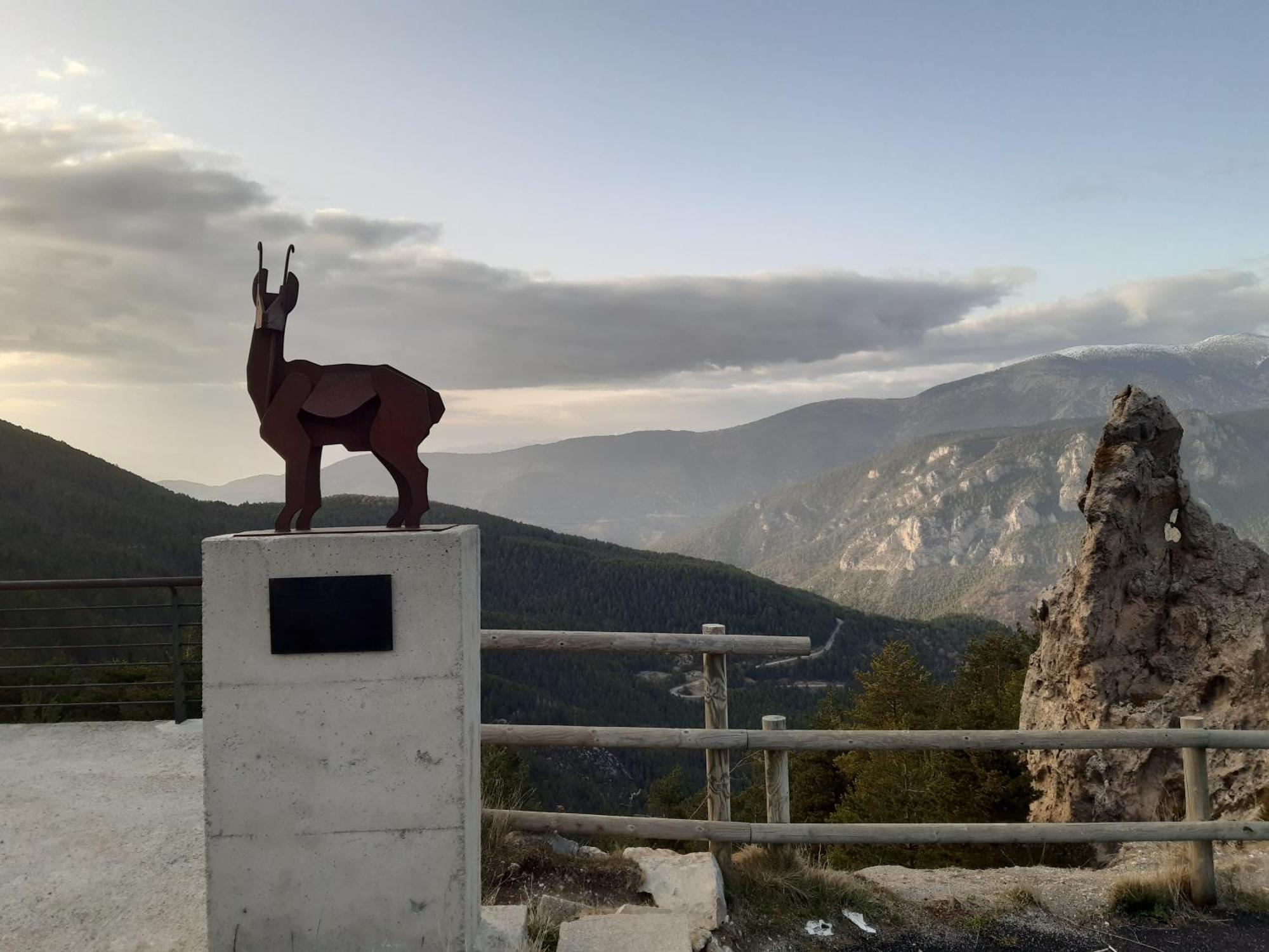 Coll De Port Hostel Tuixen Exterior photo